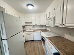 Building Photo - 1334 Montgomery Ave