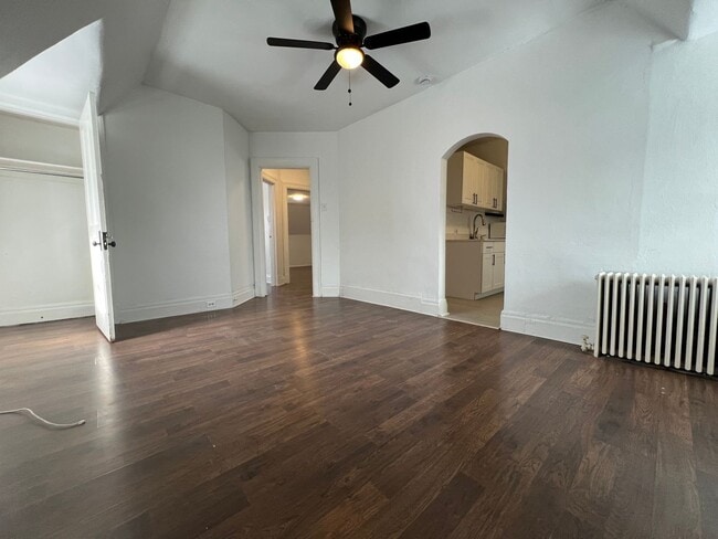 Building Photo - 229 Amber St