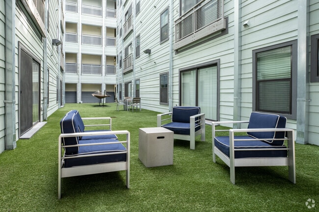 Courtyard - Texan 26