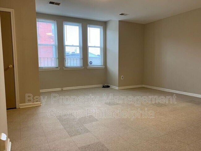 Foto del edificio - 3035 Frankford Ave