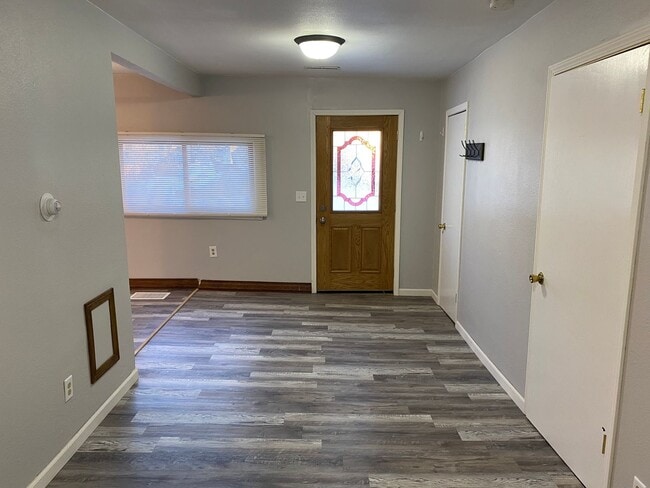 Building Photo - 2 Bedroom Single family home in Wausau for...