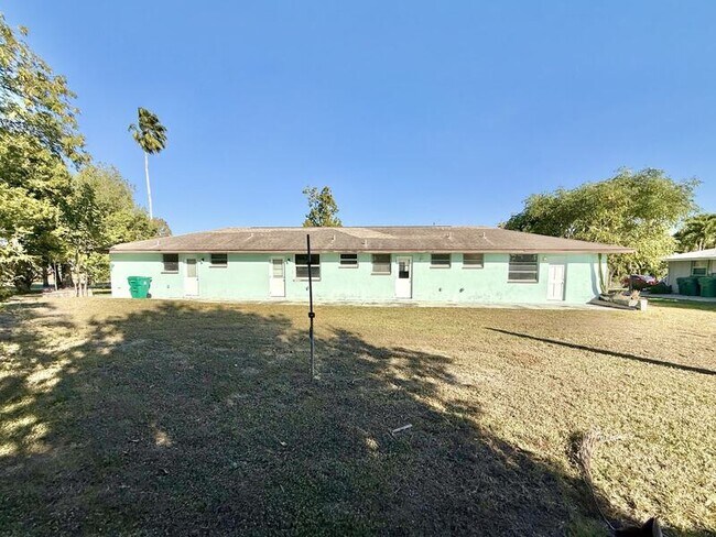 Foto del edificio - 3407 Palm Dr