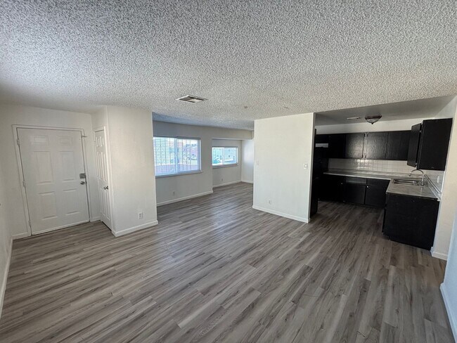 Foto del edificio - 6940 Hopkins Dr