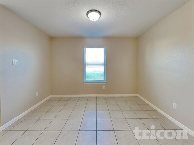 Building Photo - 729 Totem Trail Dr