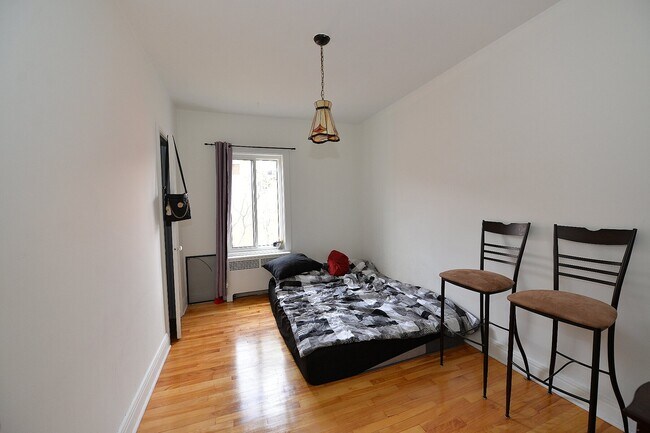 Photo du bâtiment - 973 Rue Tait