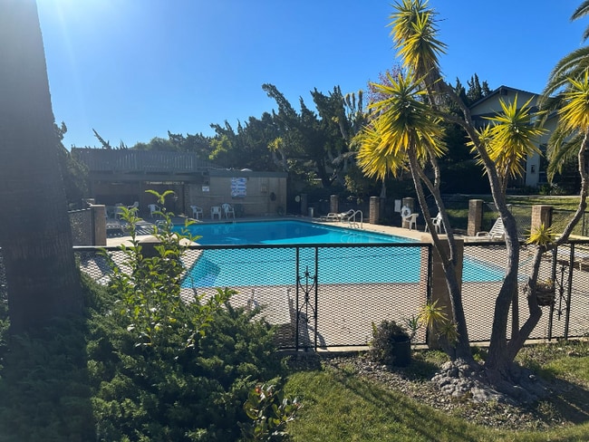 Foto del edificio - 1750 Prefumo Canyon Rd