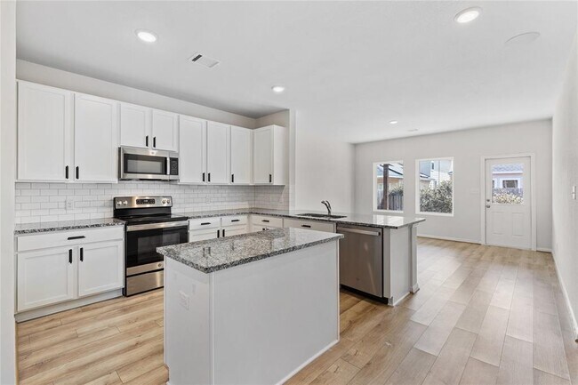 Building Photo - 316 LT Rusty Dr