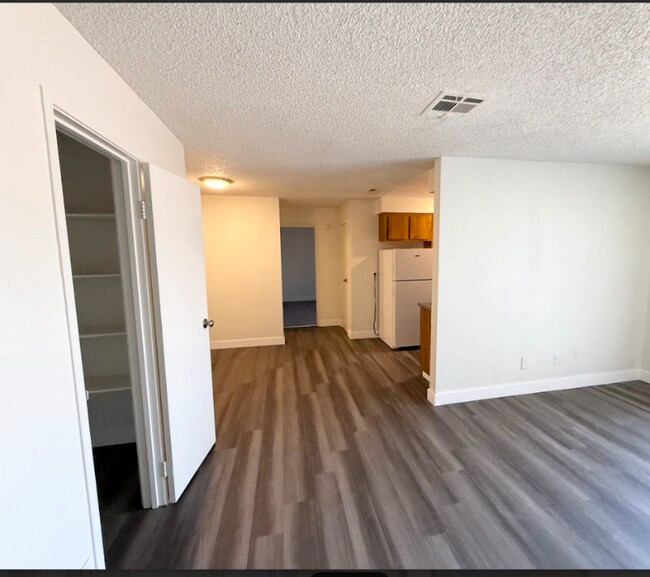 Foto del edificio - 1750 Karen Ave