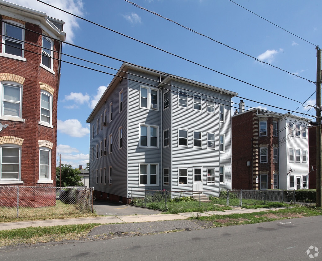 Building Photo - 91 Booth St