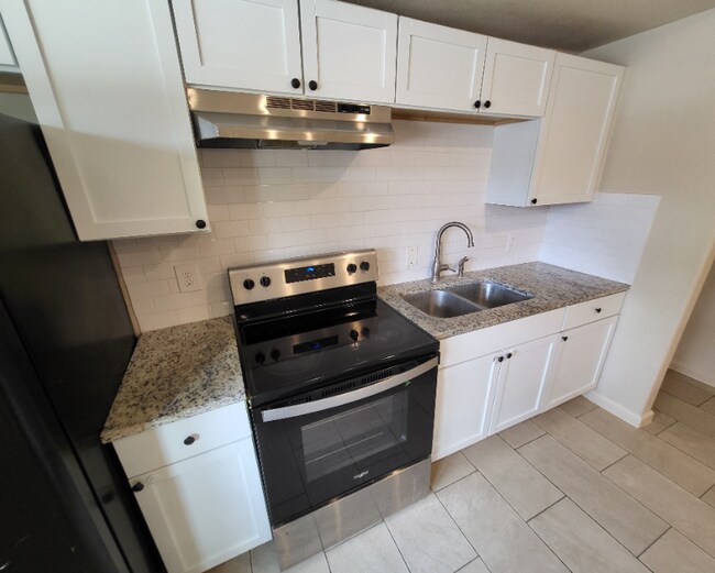 Building Photo - 118 Esmeralda Dr