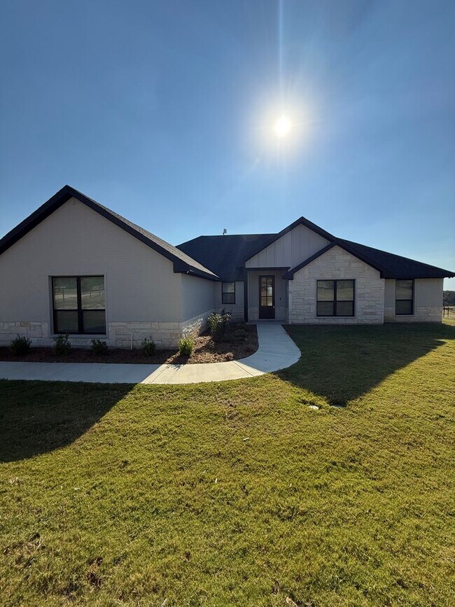 Foto del edificio - HORSE PROPERTY 4/2/2 + 4 acres in Peaster ...