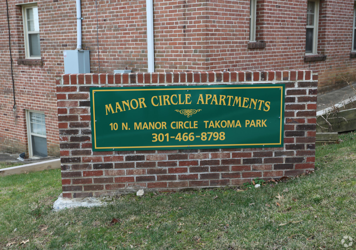 Foto del edificio - Manor Circle Apartments