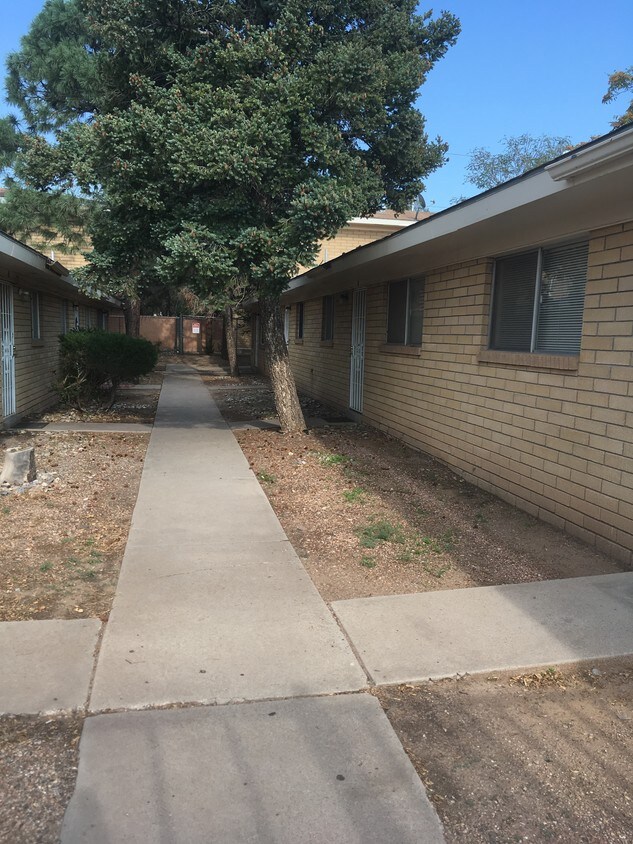 Primary Photo - 540 Madeira Dr SE