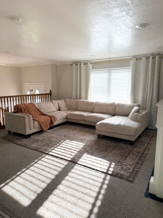 Building Photo - Cove Drive Comfort