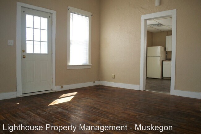 Building Photo - 2063 Estes St