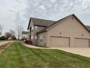 424-424 Eisenhower St