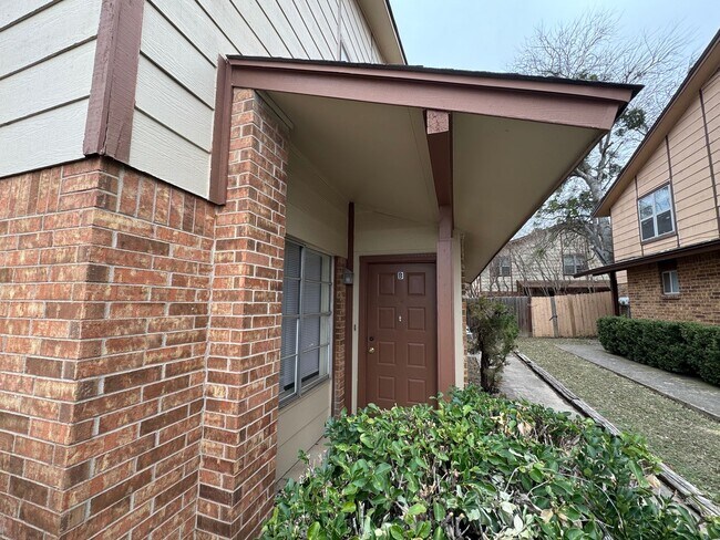 Foto del edificio - 1103 Covey Ln