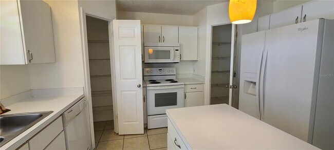 Building Photo - 942 Salerno Ct