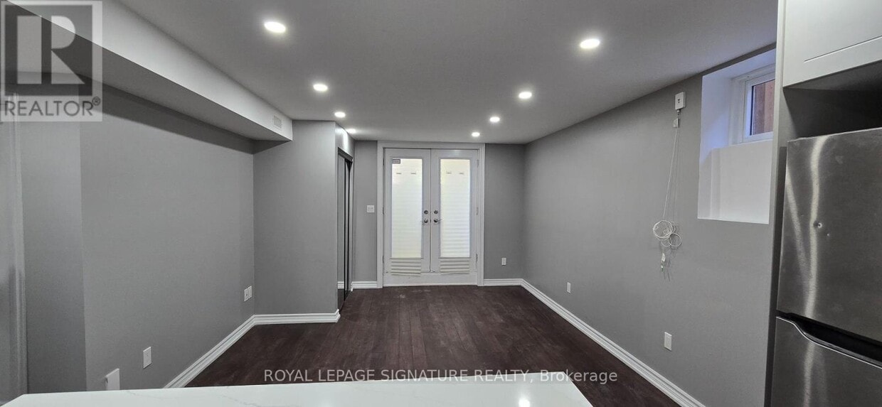 Primary Photo - 165 Bathgate Dr
