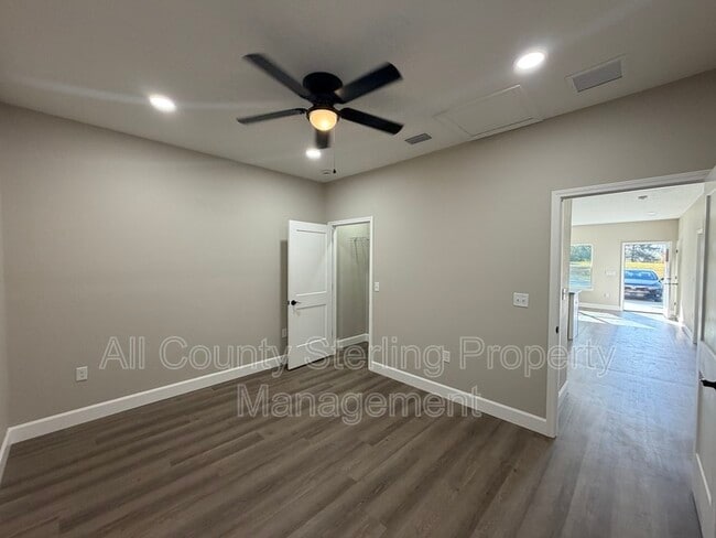 Building Photo - 1418 SE Magnolia Loop