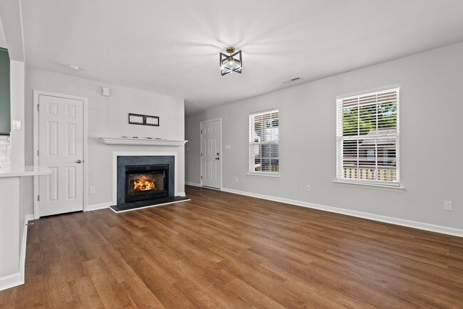 Building Photo - AVAILABLE 10/14/25! Welcome to this charmi...