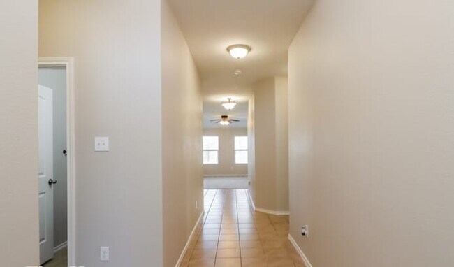 Foto del edificio - 8627 Gatlinburg Dr