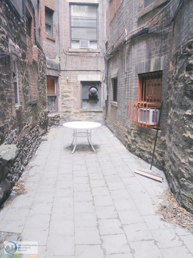 Primary Photo - 324 E 34th St