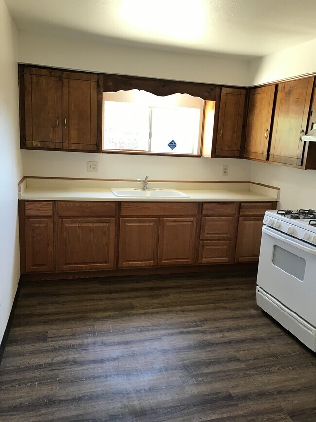 644 Stanislaus St, Parlier, CA 93648 House Rental in Parlier, CA