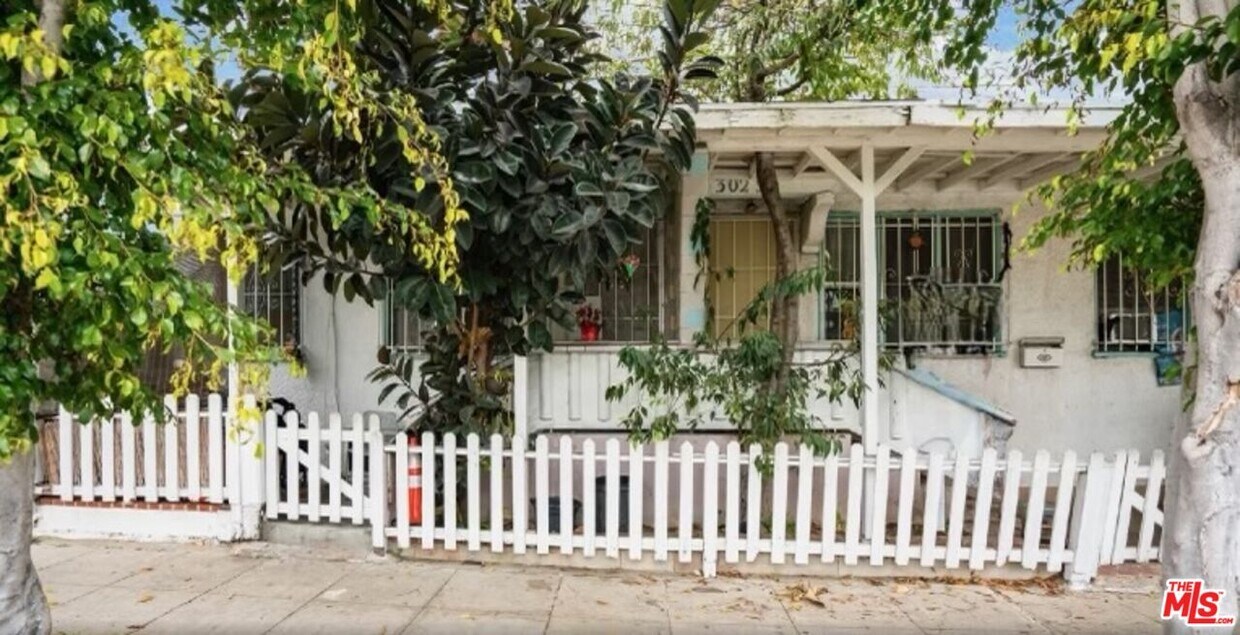 Foto principal - 3025 W 60th St