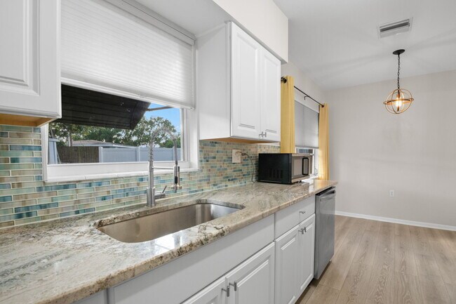 Foto del edificio - 5600 33rd Ave N