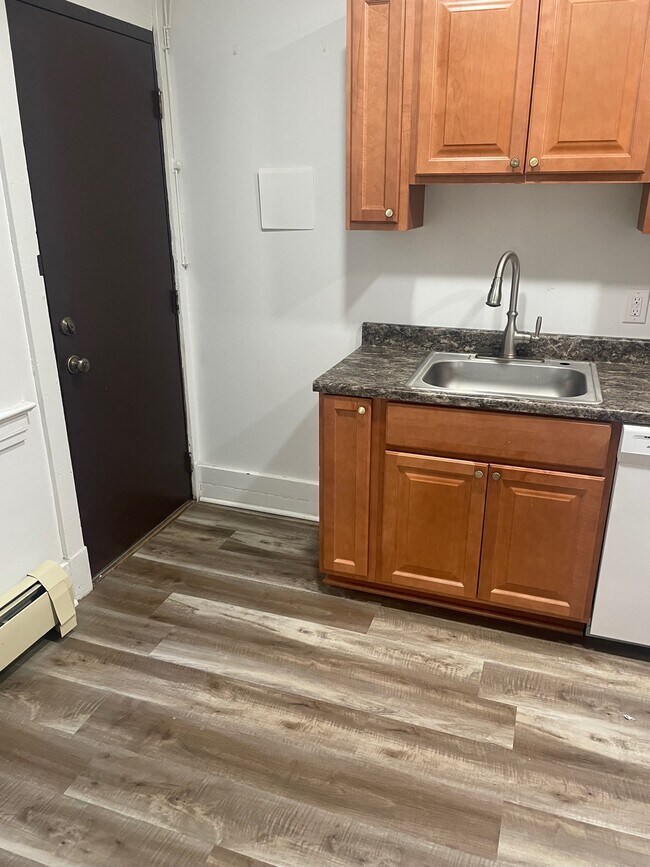 Foto del edificio - 2809 Neeld Ave