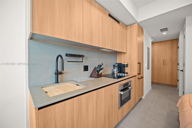 Foto del edificio - 121 NE 5th St