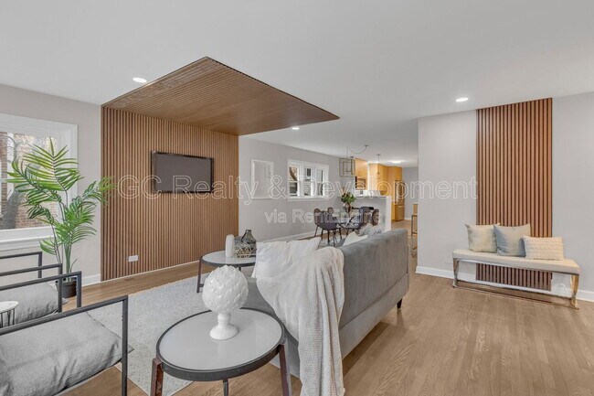 Foto del edificio - 6304 N Troy St