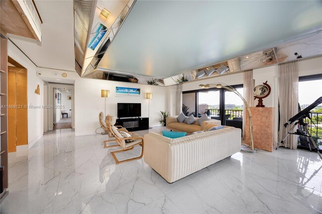 Building Photo - 1800 NE 114th St