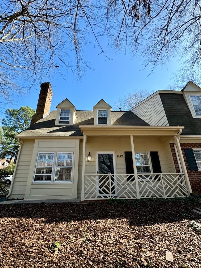 Building Photo - 3 BR 2 Bath Townhome