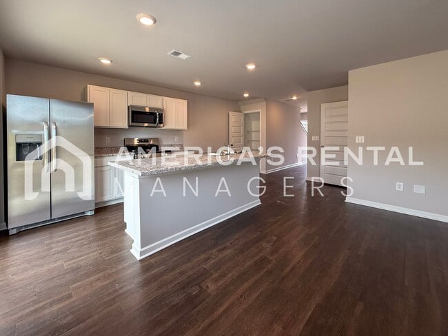 Building Photo - Escape to Lakeside Living in Lincoln! View with 48 Hours Notice!