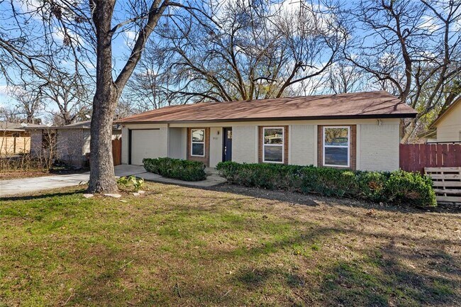 Building Photo - 9417 N Creek Dr