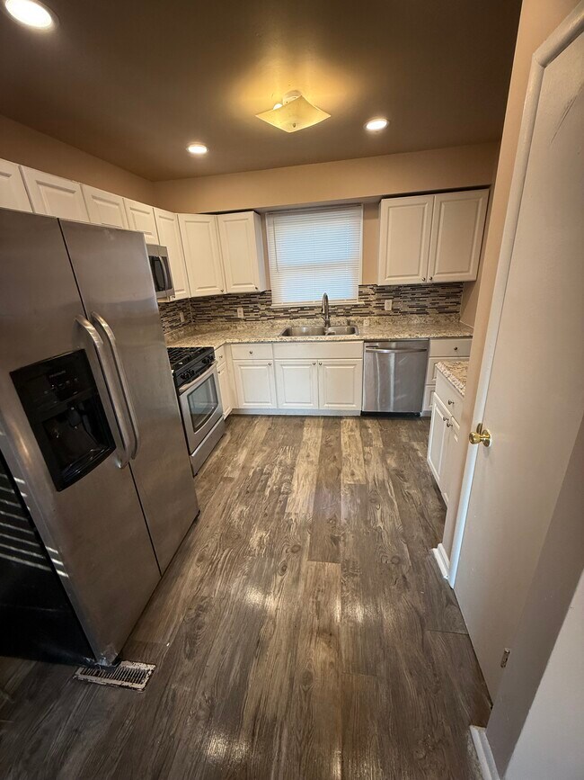 Foto del edificio - 722 W Park Ave