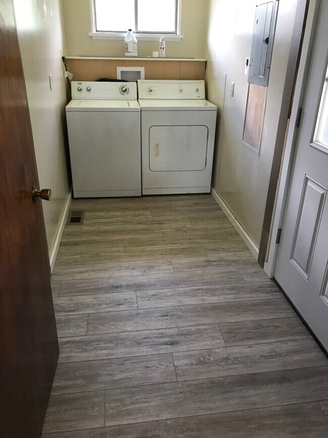 laundry - 1070 Pittsburgh Rd