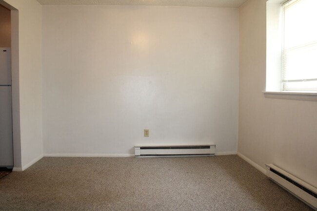 Building Photo - 1st Floor Apartment