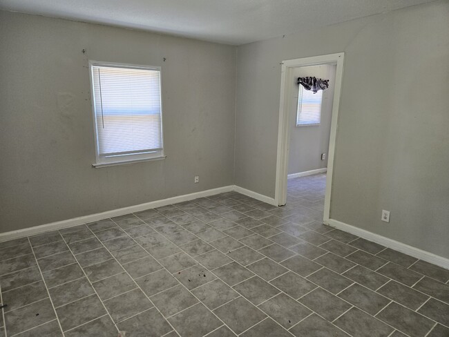 Building Photo - 2056 Edgar St