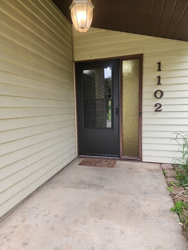Foto del edificio - 1104-1104 E Northwood Dr