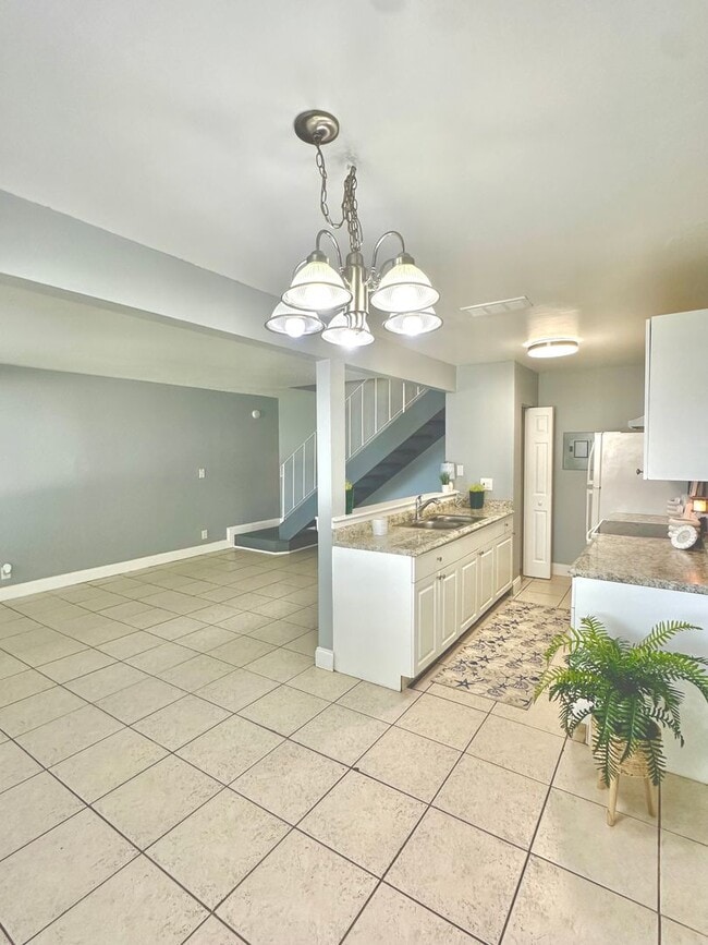 Foto del edificio - Now Leasing: 2-Bedroom Home with Garage & ...