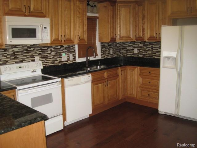 Building Photo - 901 S Lake Dr