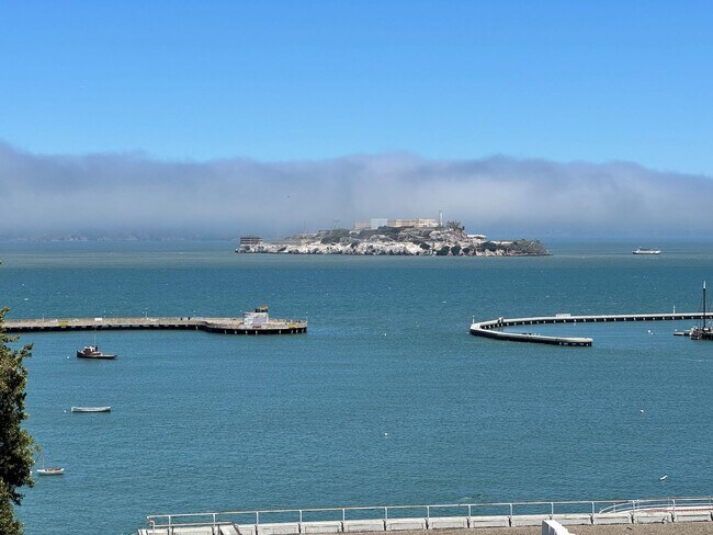 Foto del edificio - Million-Dollar Views, Starter Price!