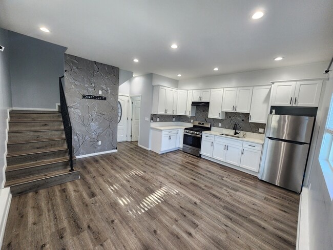 Building Photo - 13933 Cantlay St