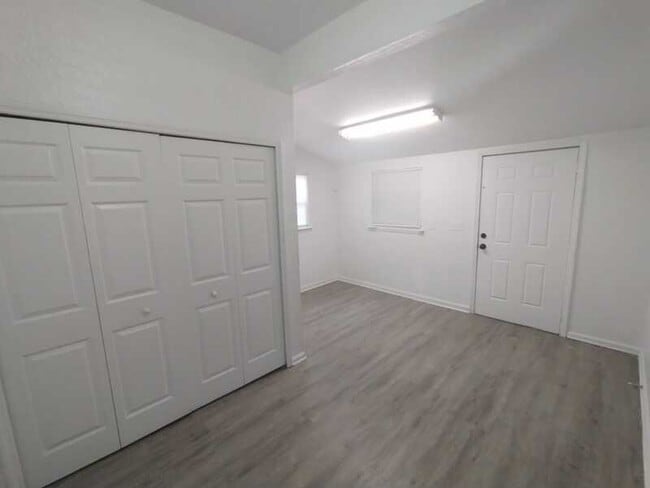 Building Photo - 4808 Silver St