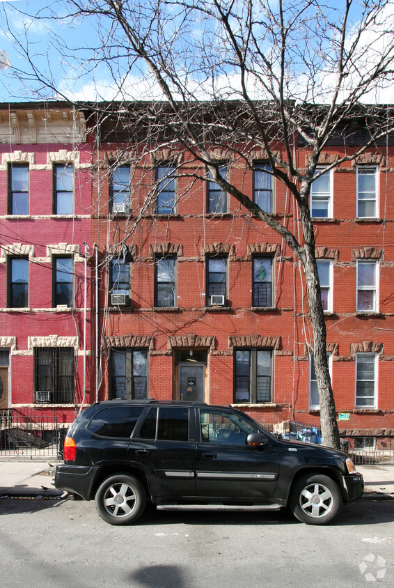 Primary Photo - 399 Linden St