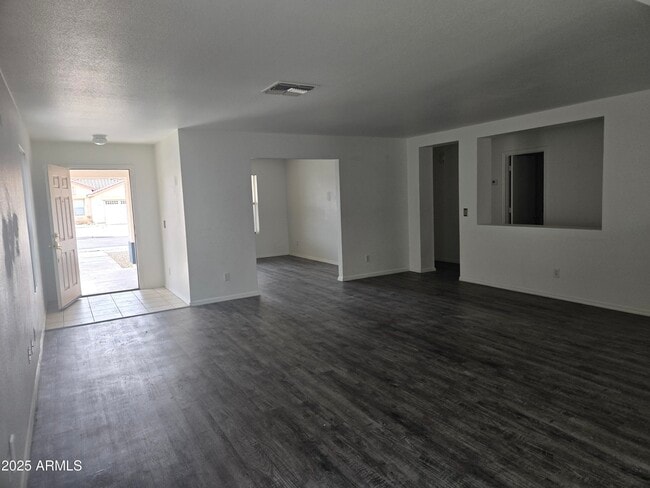 Building Photo - 15736 W Crocus Dr