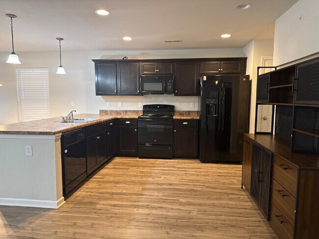 Foto del edificio - 101 Winstead Cir